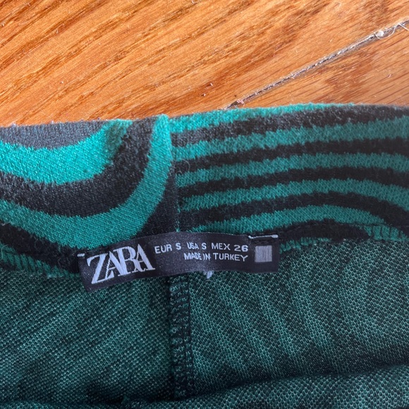 Zara green pattern flare pants - Picture 2 of 2